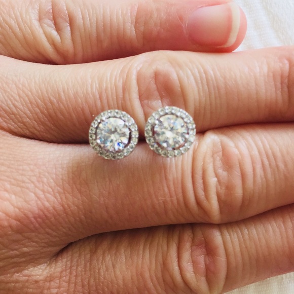 LOXLUX Jewelry Jewelry - Cubic zirconia halo earrings